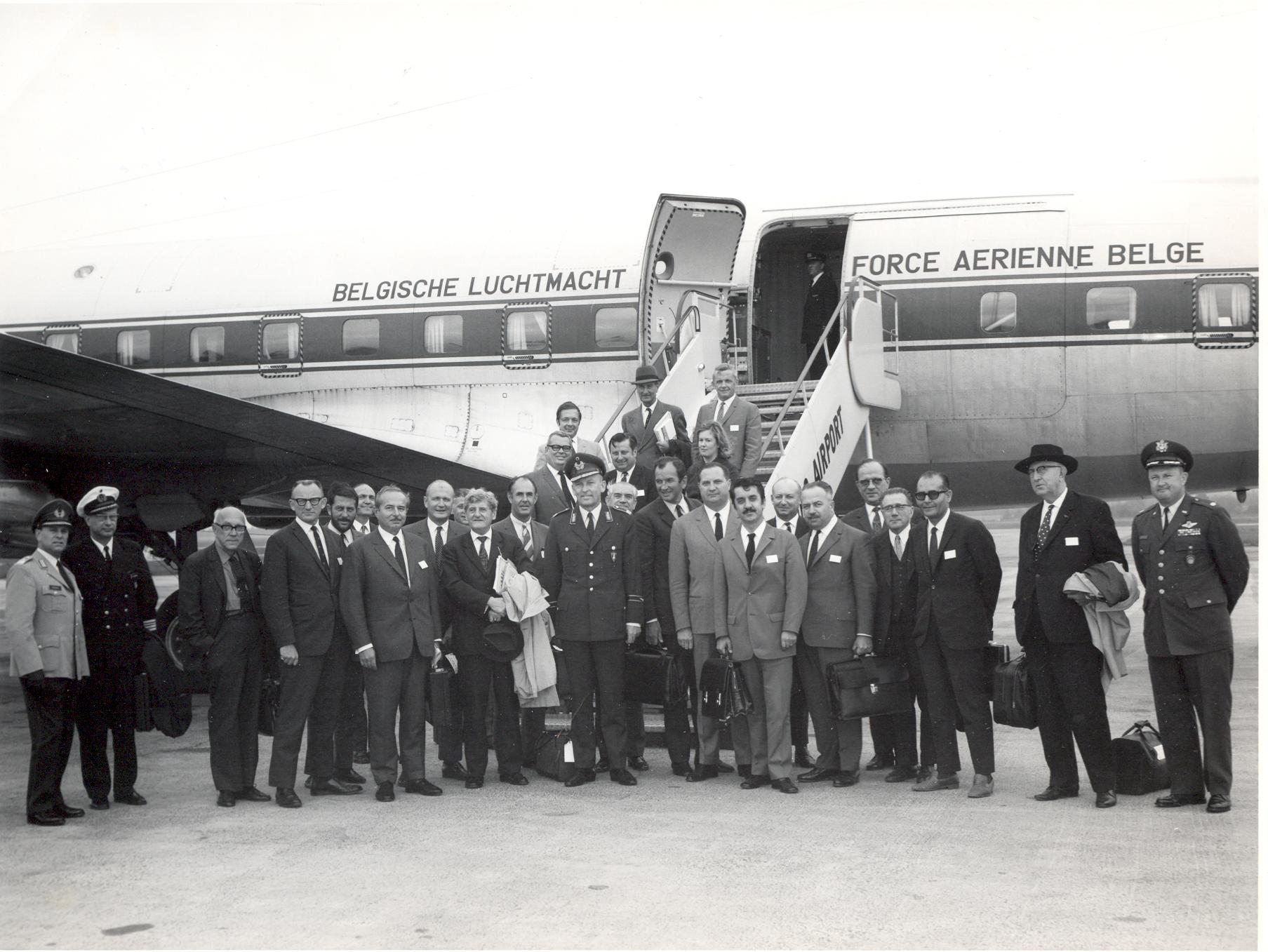 Reise Josef Felders (vierter von rechts) als NATO-Parlamentarier nach Neapel und Brssel